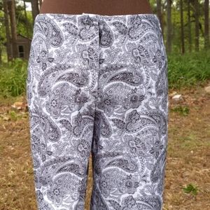 Nally & Millie Black & White Paisley Print…